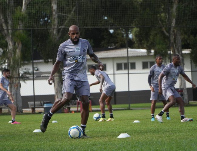 Dupla fundamental da Ponte Preta se recupera a tempo para confronto com o Goiás