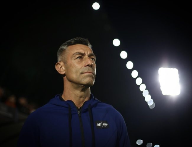 Pedro Caixinha Expressa Insatisfação com Desempenho do Bragantino Apesar da Vitória na Sul-Americana