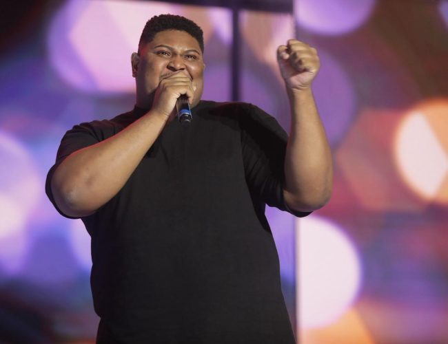 Eduardo Nascimento, ex-participante do Raul Gil, grava EP ao vivo no Teatro Francisco Nunes (BH)