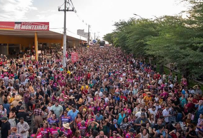 Maior Caminhada do Forró do mundo arrasta multidões no Agreste de Pernambuco